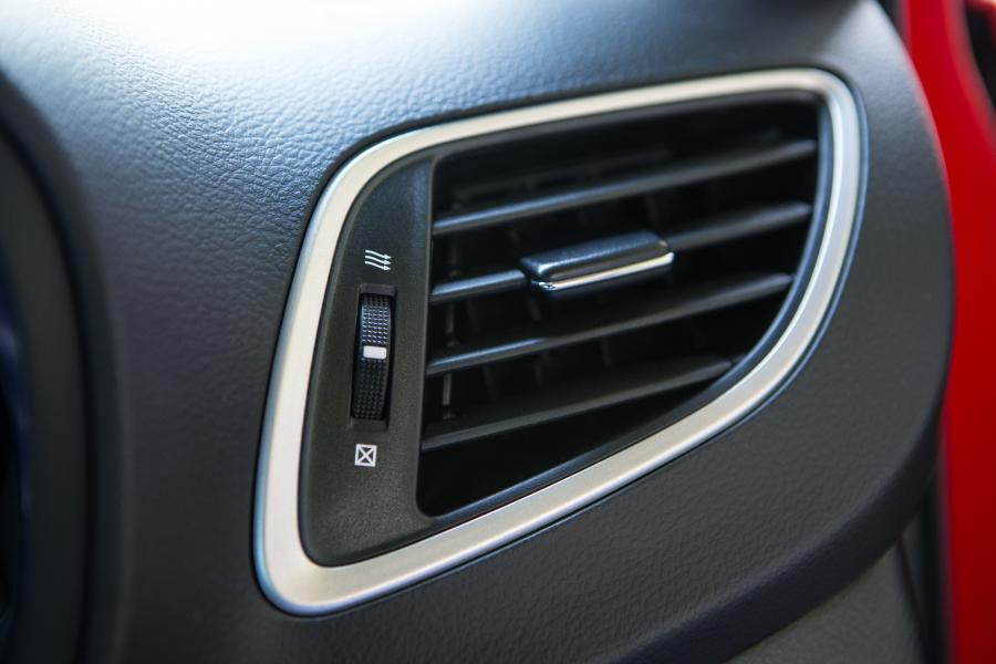 Детали интерьера Suzuki Baleno 2016 года  (UK) (фото 57 из 88)